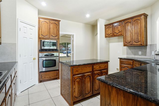 5231 Woodfield Drive, Grand Prairie, TX 75052