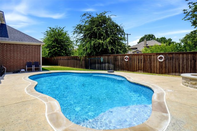5231 Woodfield Drive, Grand Prairie, TX 75052