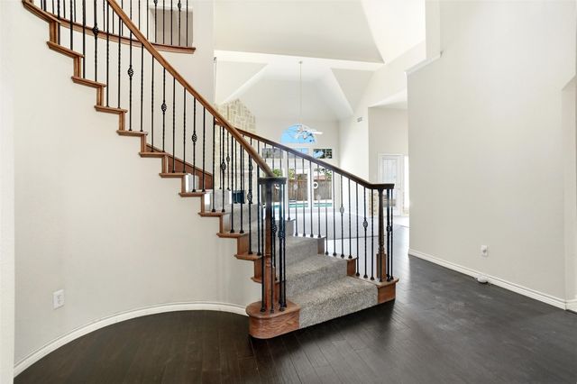 5231 Woodfield Drive, Grand Prairie, TX 75052