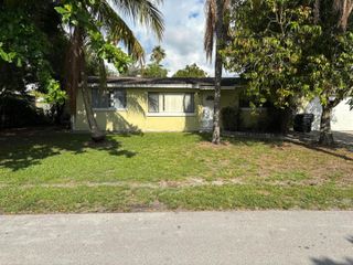 2201 W Carol Circle, West Palm Beach, FL 33415
