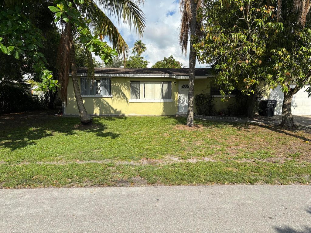 2201 W Carol Circle, West Palm Beach, FL 33415