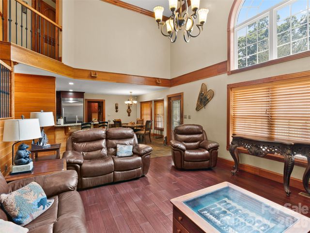 40 Hope Road, Weaverville, NC 28787