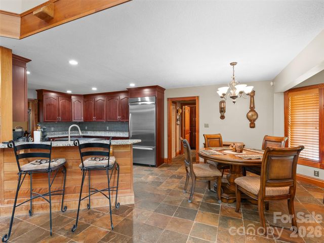 40 Hope Road, Weaverville, NC 28787