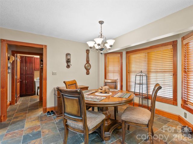 40 Hope Road, Weaverville, NC 28787