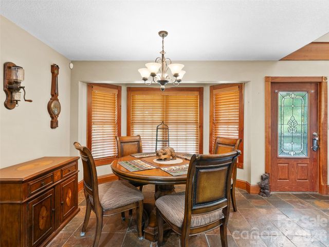 40 Hope Road, Weaverville, NC 28787