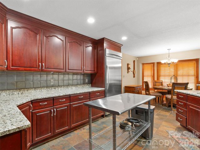 40 Hope Road, Weaverville, NC 28787