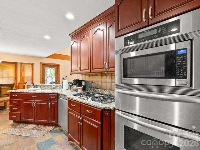40 Hope Road, Weaverville, NC 28787