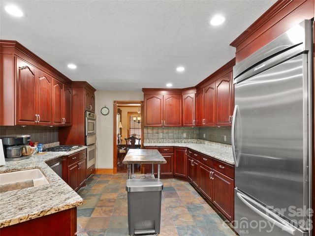 40 Hope Road, Weaverville, NC 28787