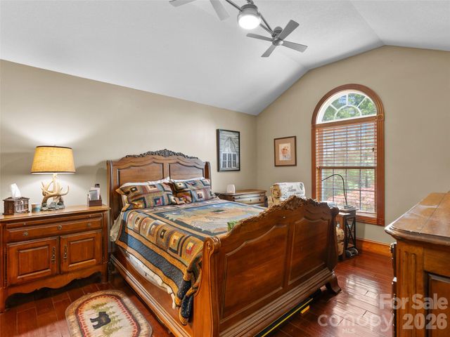 40 Hope Road, Weaverville, NC 28787