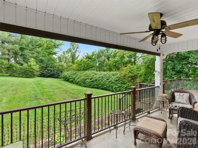40 Hope Road, Weaverville, NC 28787