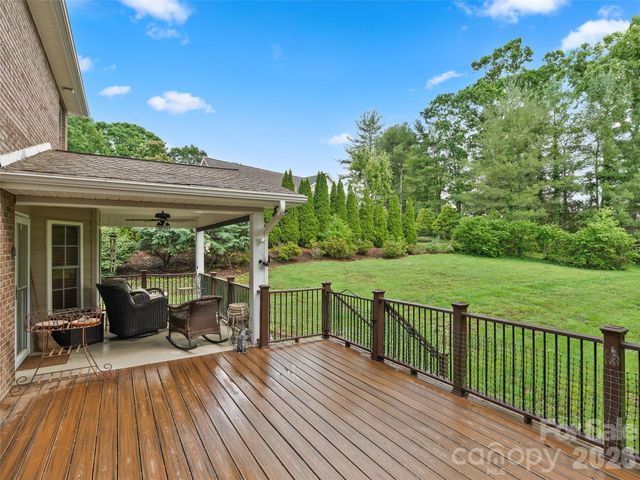 40 Hope Road, Weaverville, NC 28787
