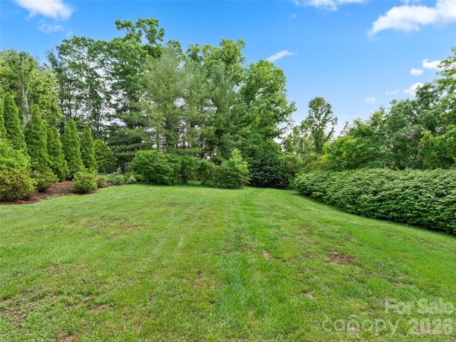 40 Hope Road, Weaverville, NC 28787