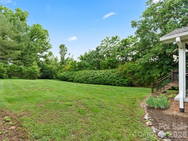 40 Hope Road, Weaverville, NC 28787