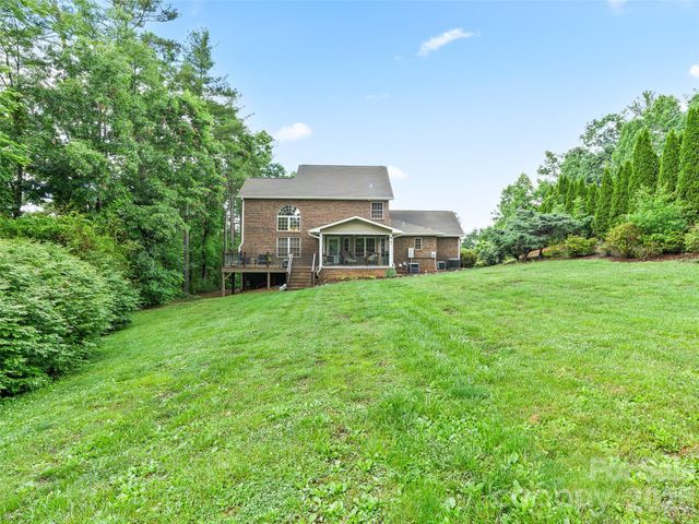 40 Hope Road, Weaverville, NC 28787