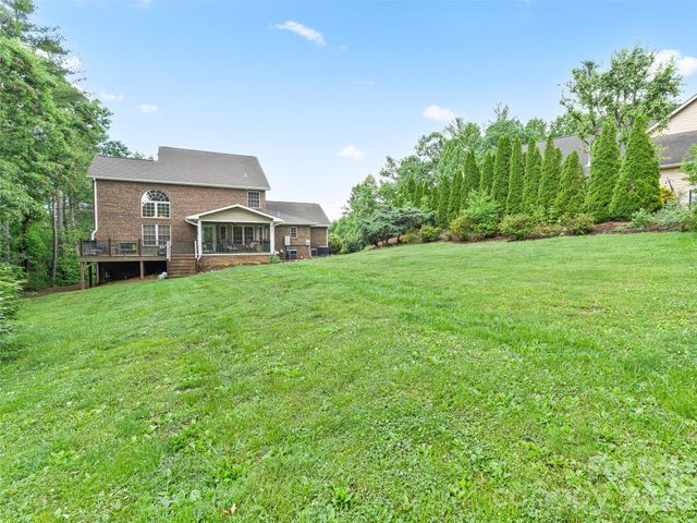 40 Hope Road, Weaverville, NC 28787