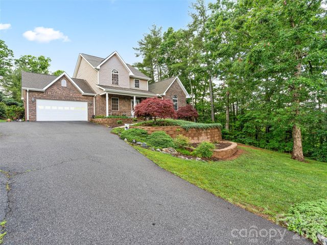 40 Hope Road, Weaverville, NC 28787