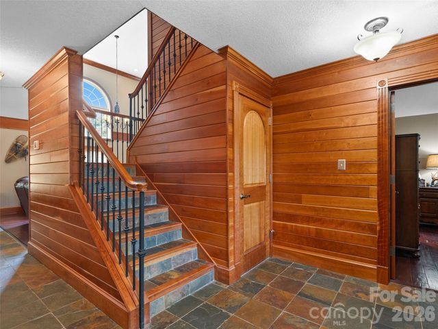 40 Hope Road, Weaverville, NC 28787