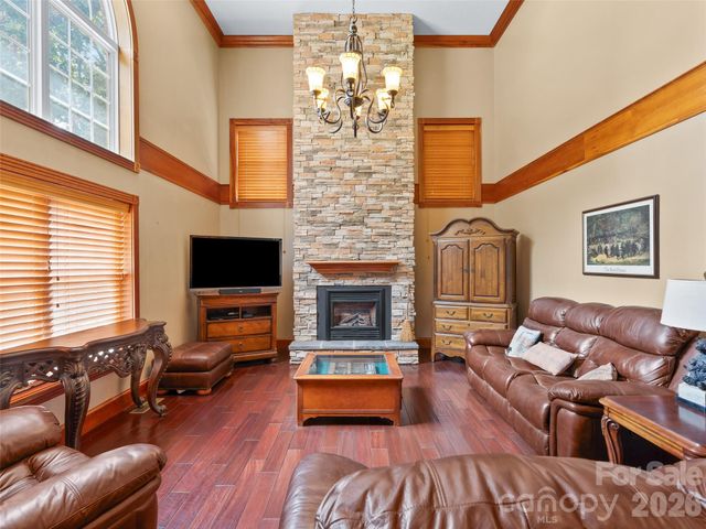40 Hope Road, Weaverville, NC 28787