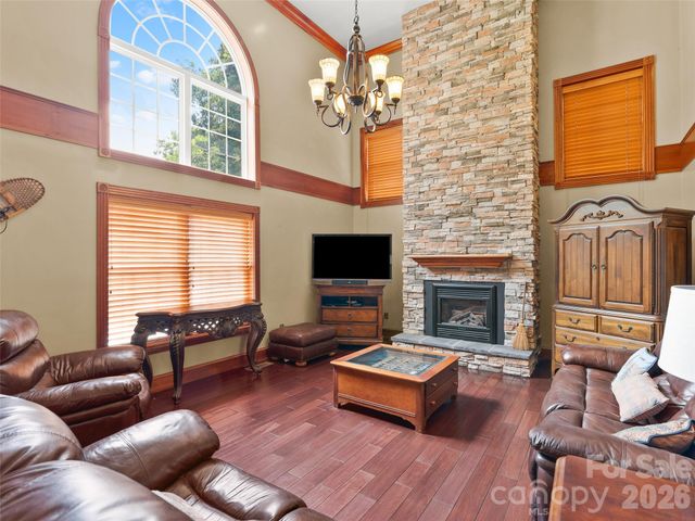 40 Hope Road, Weaverville, NC 28787