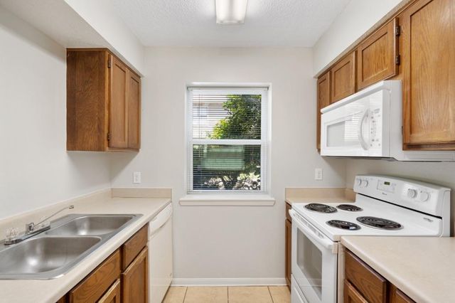 8703 Schick RD C, Austin, TX 78729
