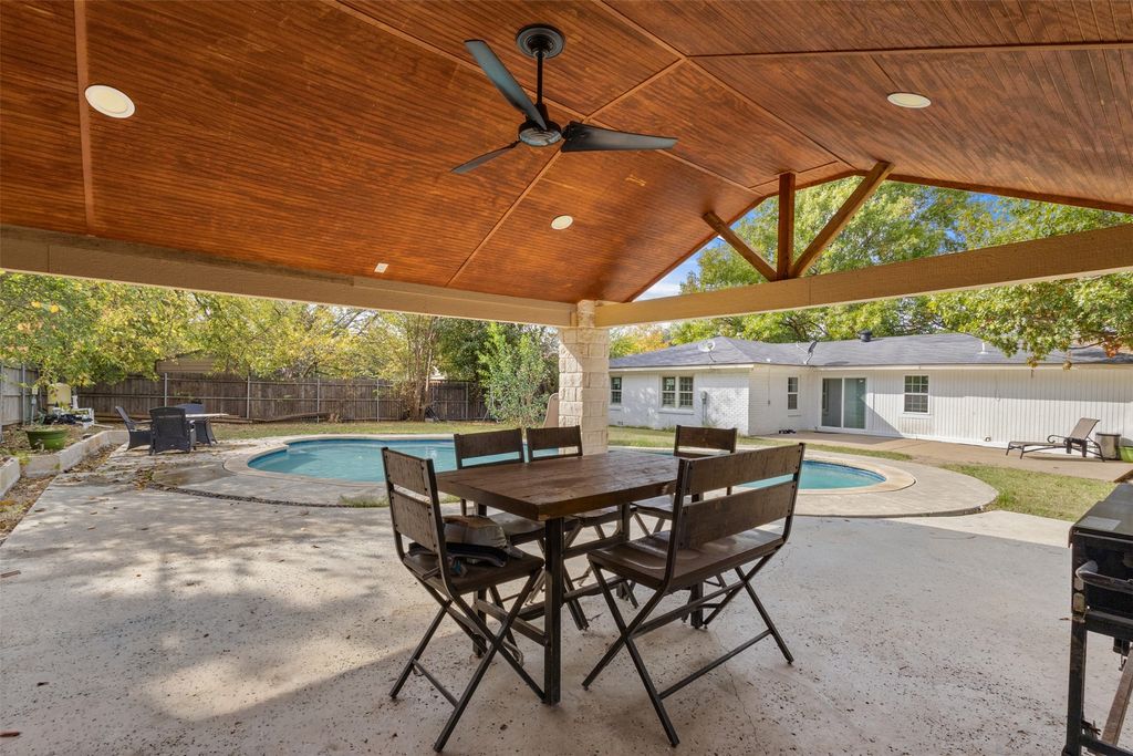 4809 waldron Avenue, Fort Worth, TX 76133