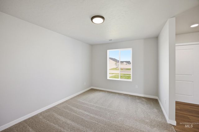 14080 Shiny Spruce St, Caldwell, ID 83607