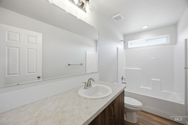14080 Shiny Spruce St, Caldwell, ID 83607