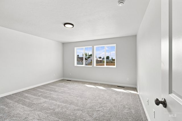 14080 Shiny Spruce St, Caldwell, ID 83607