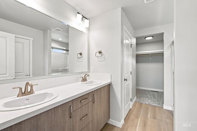 14080 Shiny Spruce St, Caldwell, ID 83607