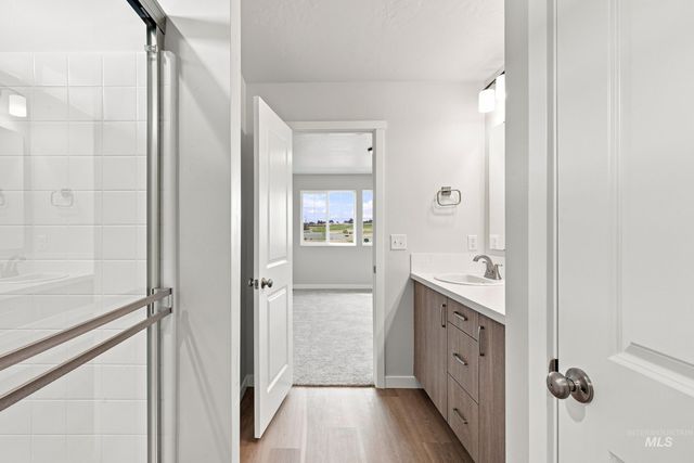 14080 Shiny Spruce St, Caldwell, ID 83607
