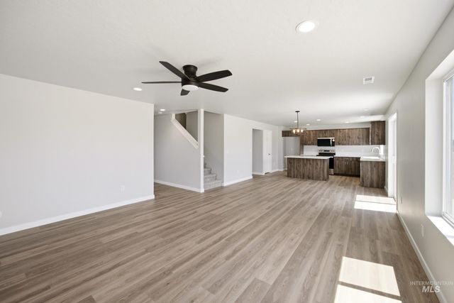 14080 Shiny Spruce St, Caldwell, ID 83607