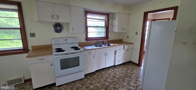 104 E SOUTH ST, Woodstock, VA 22664