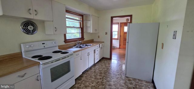 104 E SOUTH ST, Woodstock, VA 22664