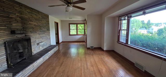 104 E SOUTH ST, Woodstock, VA 22664