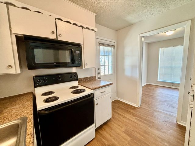 800 Irwin Drive A, Hurst, TX 76053