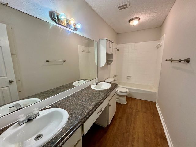 800 Irwin Drive A, Hurst, TX 76053