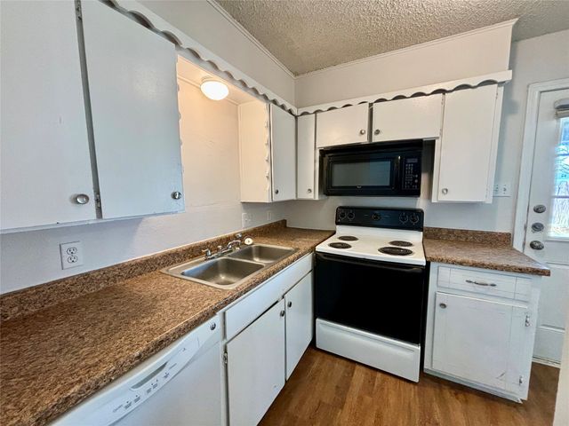 800 Irwin Drive A, Hurst, TX 76053