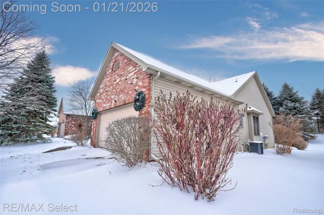 13024 Harbor Landings Drive 3, Fenton Charter Township, MI 48430