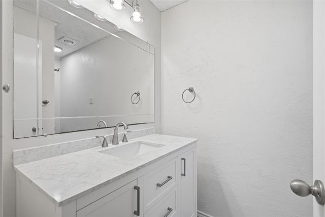 2406 Amber Hill Lane, Euless, TX 76039