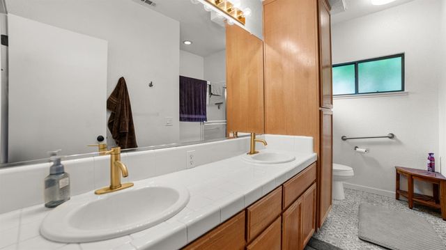2561 Central Park Dr, Lodi, CA 95242
