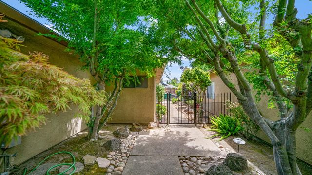 2561 Central Park Dr, Lodi, CA 95242