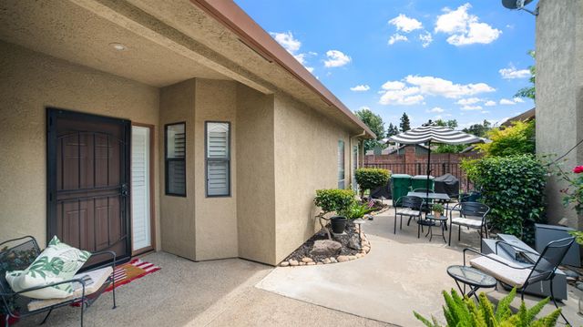 2561 Central Park Dr, Lodi, CA 95242