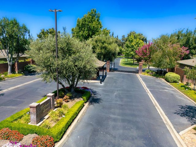 2561 Central Park Dr, Lodi, CA 95242