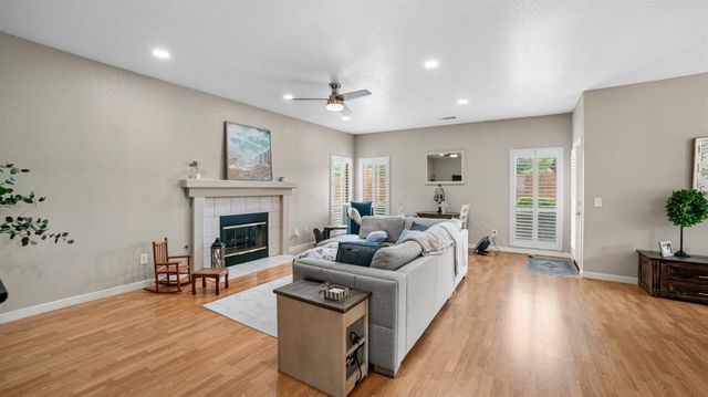 2561 Central Park Dr, Lodi, CA 95242