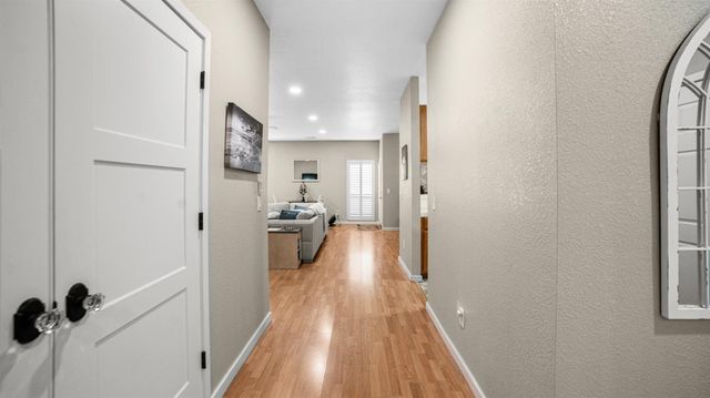 2561 Central Park Dr, Lodi, CA 95242