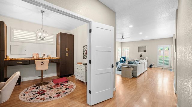 2561 Central Park Dr, Lodi, CA 95242
