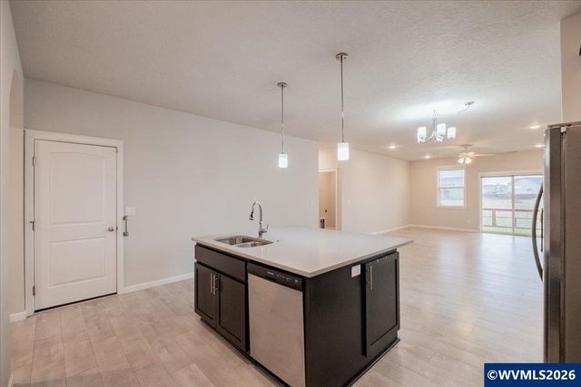 4349 NE Somerset Dr, Albany, OR 97322