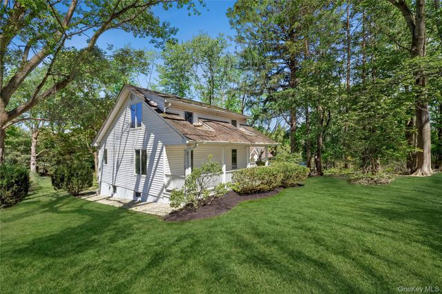 92 Old House Lane, Sands Point, NY 11050