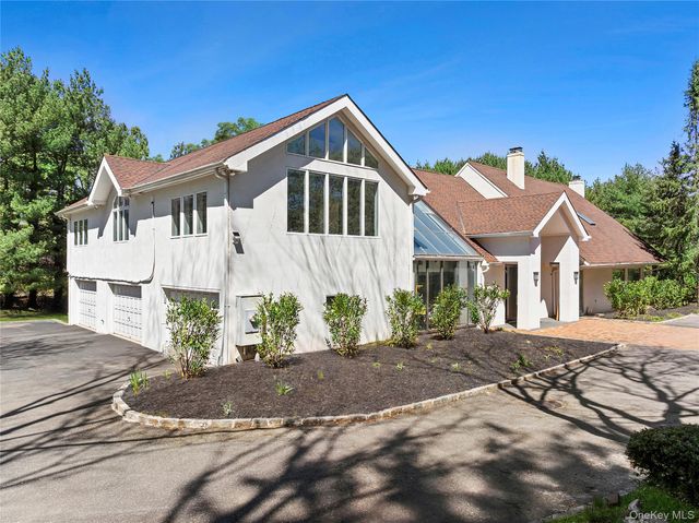 92 Old House Lane, Sands Point, NY 11050