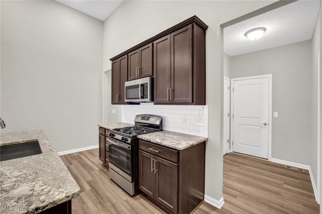 1236 Selena Grove, Uniontown, OH 44685